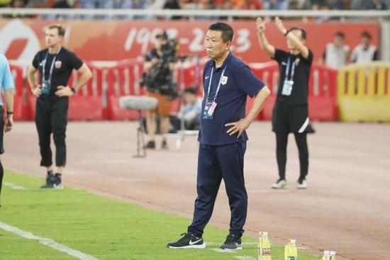 李姓富豪见对方不再加价，身体已经不自觉的激动到颤抖。